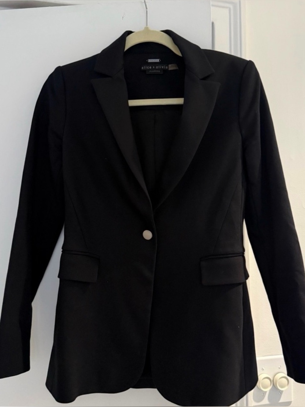 Alice + Olivia Black Single-Button Blazer